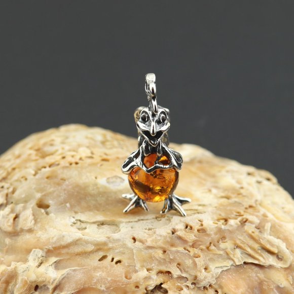 Sterling silver pendant with natural Baltic amber, amber chicken pendant - Picture 14 of 15